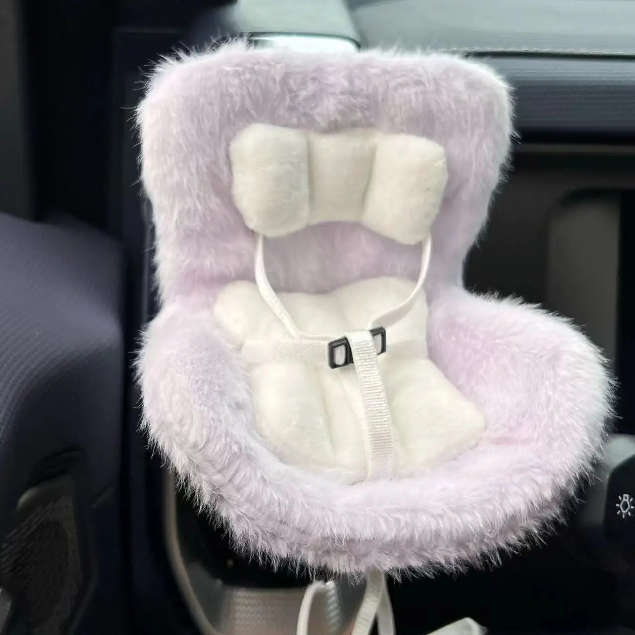 Labubu Car Safety Seat for 15–17cm Dolls – Kawaii Air Vent Accessory & Aromatherapy Clip