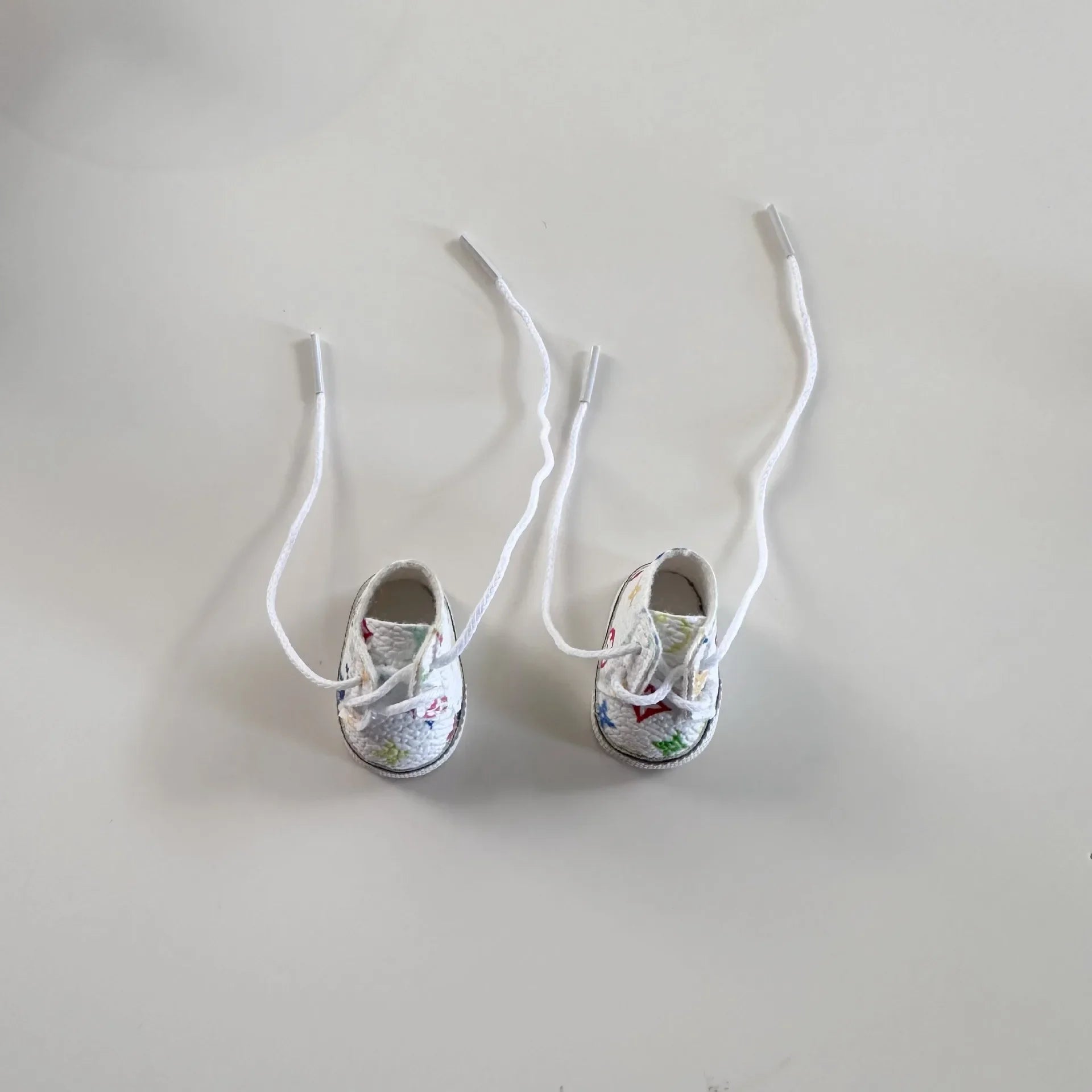 Shoes only] 17CM LABUBU doll shoe pendant Labubu accessories big-name printed lace-up sneakers tide