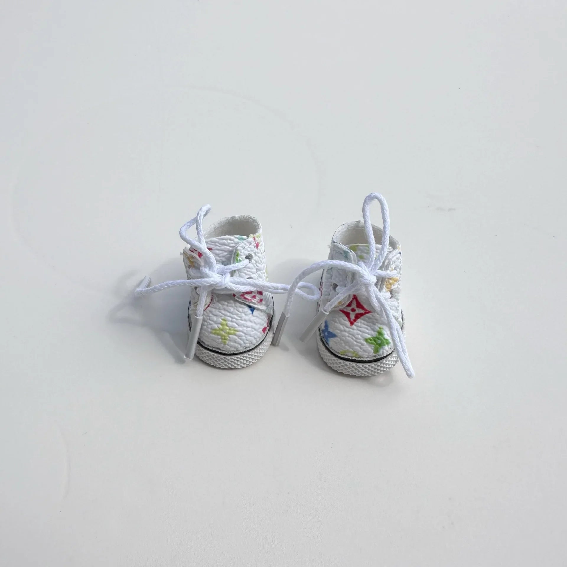 Shoes only] 17CM LABUBU doll shoe pendant Labubu accessories big-name printed lace-up sneakers tide